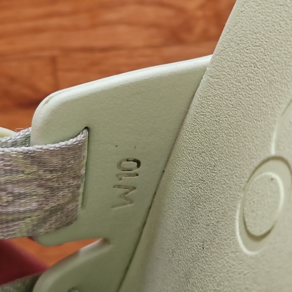 Chaco sliper sandals lime green, womens 10, very comfortable - Picture 5 of 8